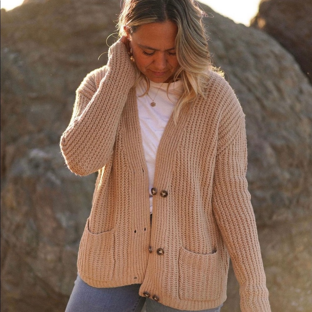 CJLA Carly Jean Los Angeles Nash Chunky Knit Cardigan Sweater Camel